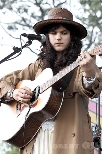 SOKO - 2011-09-11 - PARIS - Parc de Bagatelle - 